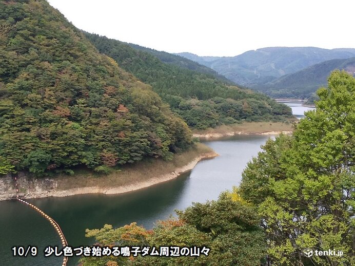 色づき進む東北地方の山々