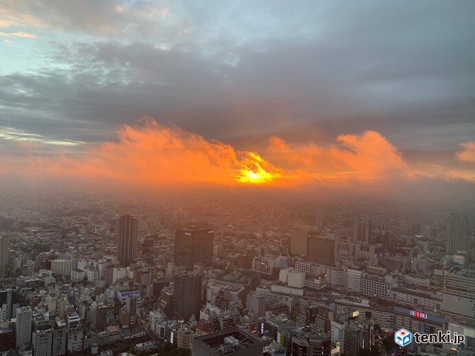 燃えるような夕焼 天気は西から回復の兆し 気象予報士 日直主任 年10月23日 日本気象協会 Tenki Jp
