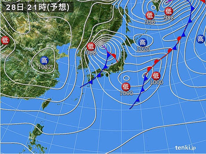 荒天もたらす低気圧が近づく