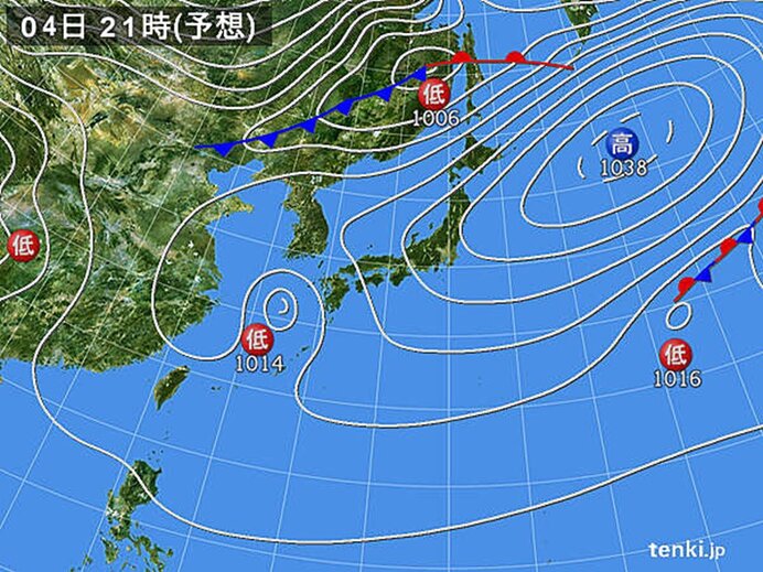 Downhill weather from the west Western Japan prepares gear for rain