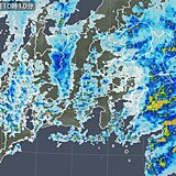 関東　沿岸部を中心に活発な雨雲　ザーザー降りの雨