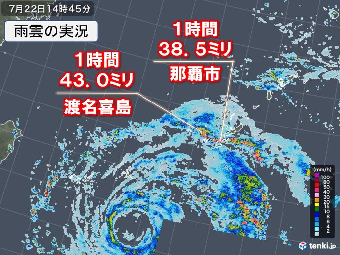 沖縄　台風6号の発達した雨雲がかかる　那覇市などで激しい雨を観測