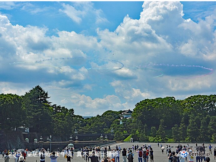 「ブルーインパルス」　東京の夏空に「5色のスモーク」_画像