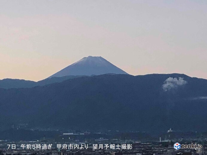 日本最高峰 富士山で平年より25日早い「初冠雪」 全国で今シーズン初