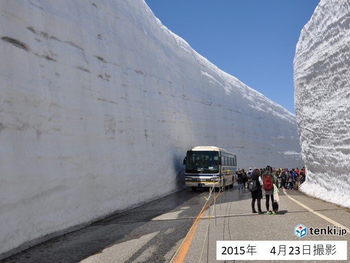 富山 今年の雪の大谷の高さは18メートル 週末の天気は 気象予報士 和田 玲央奈 22年04月15日 日本気象協会 Tenki Jp