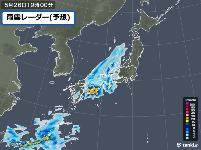 26日木曜午後　雨のエリアは東へ　「滝のような雨」の所も