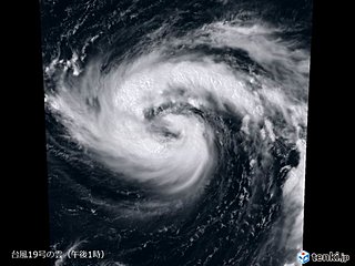 台風19号は勢力強め北上 台風のたまごも