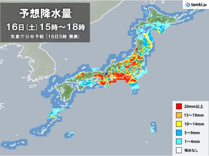 発達した雨雲　東へ