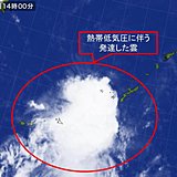 沖縄に熱帯低気圧の雲　激しい雨も
