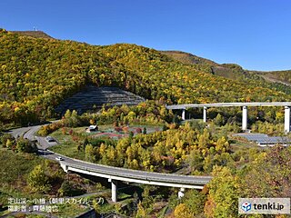 10月の北海道　紅葉と初冠雪の季節