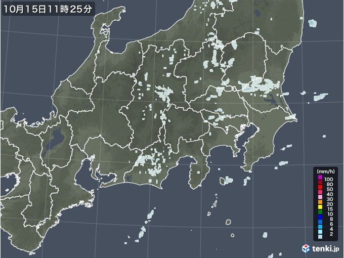 弱い雨雲も点在