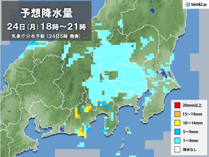 夜　再び雨雲広がる