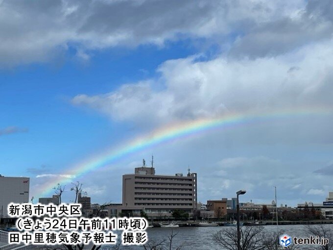 新潟市上空に「時雨虹(しぐれにじ)」