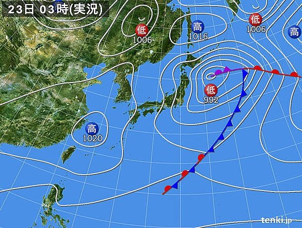 23日　関東は不安定　夜桜には傘を