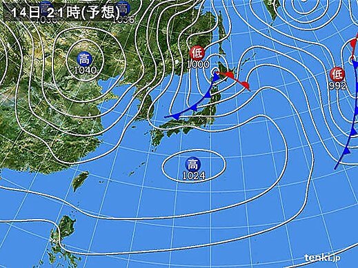 高気圧の圏内　低気圧が日本海を東進