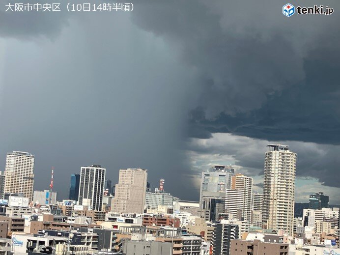 雨雲や雷雲が発達　非常に激しい雨も