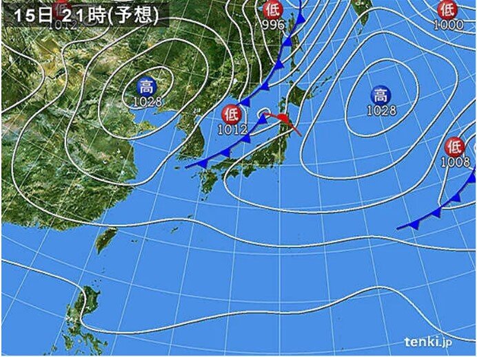 日本海に低気圧や前線