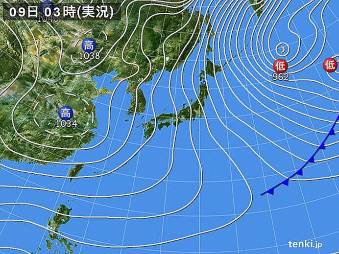 今日9日(日)も強い冬型の気圧配置が続く