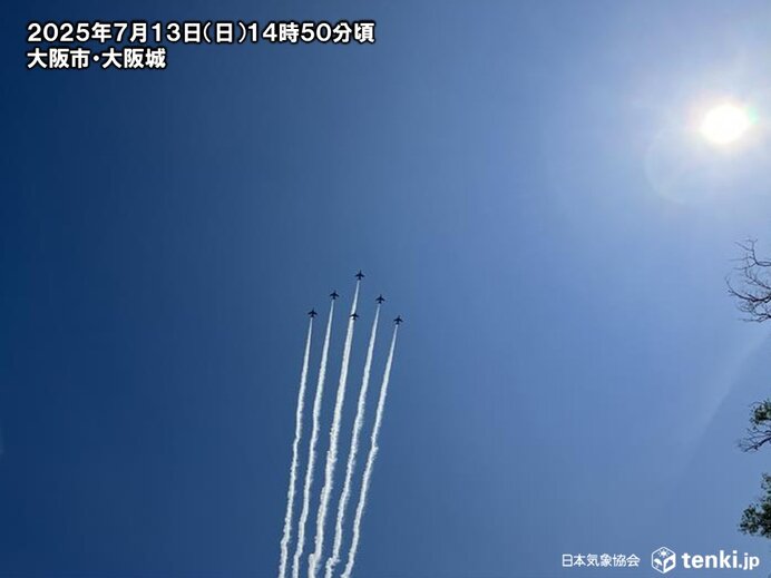 夏空にブルーインパルス　大阪市は今年7回目の猛暑日
