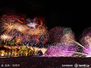 明日26日は「ぎおん柏崎まつり海の大花火大会」が開催　晴れて風が弱く暑さが続く