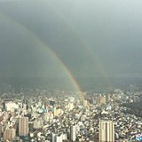 東京都心　にわか雨上がって大きな虹　2本