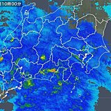 関東　広範囲で傘の花が開花　温泉街は季節外れの雪