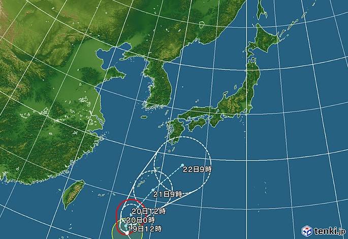 台風20号　沖縄の南を北上中