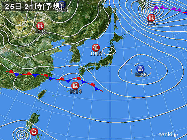 高気圧　夜には日本の東へ