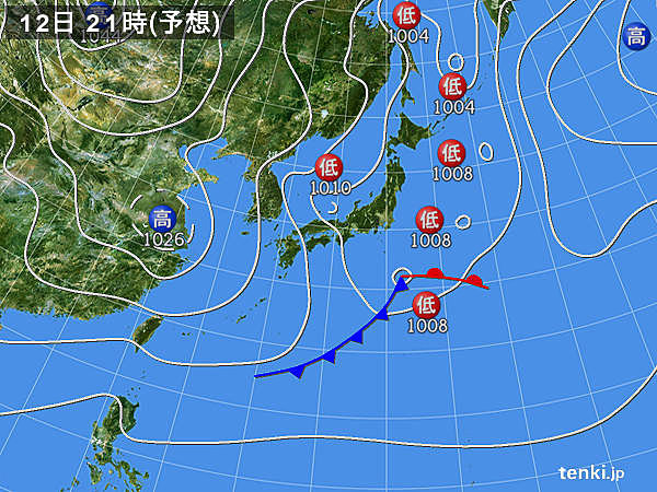 12日(日)　日本海と日本の南に低気圧