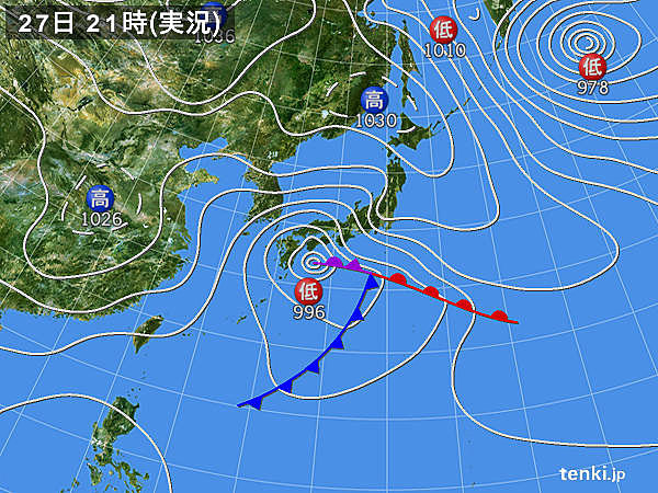 大雨の要因は動きの遅い低気圧