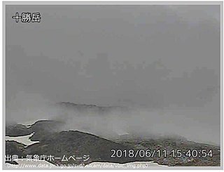 十勝岳で一時的な火山性地震の増加