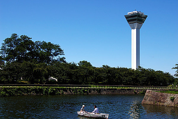 五稜郭公園のお堀でボート。