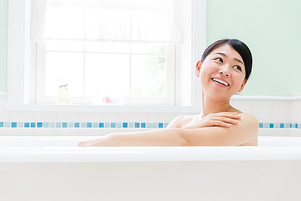 ４月26日は「よい風呂の日」デトックス効果抜群の半身浴とは？
