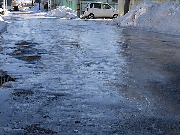 ドライバーにとって危険な冬道、積もった雪も、ツルツル路面も本当に恐ろしい!!