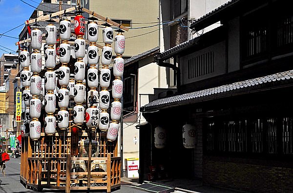 別名「鱧（はも）祭り」。京都「祇園祭」は7月1日～