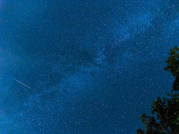 12日～13日未明が極大…ペルセウス座流星群、今年は好条件！