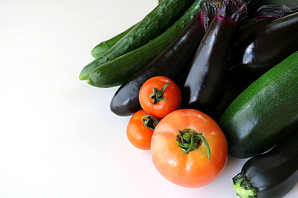 夏野菜で体内の湿気や熱を出し、水分を補って。夏風邪にも要注意の時節です