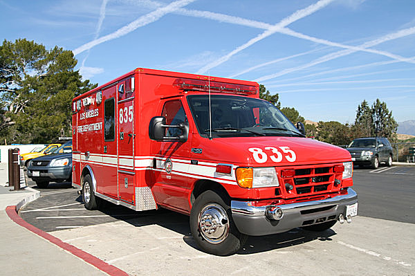 ロサンゼルスの救急車は赤くて大きめ