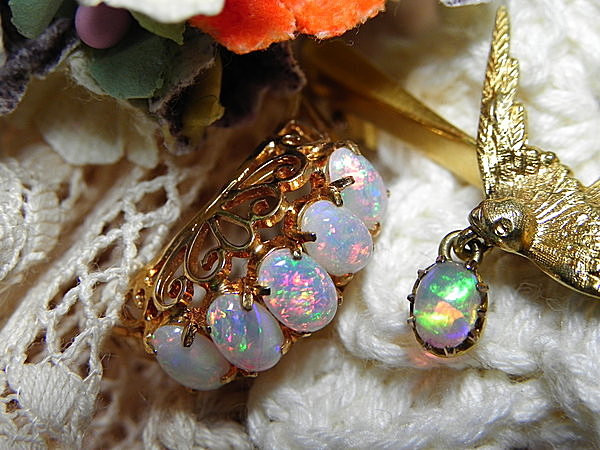 虹色に輝く、魅惑の宝石！ 10月の誕生石「オパール」の物語