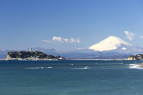 江ノ島からは富士山を眺めることもできます