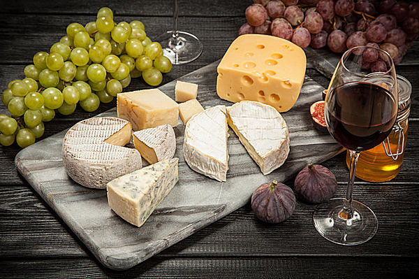 ボジョレー・ヌーヴォー解禁間近！　ワインと食べたいチーズに関する基礎知識
