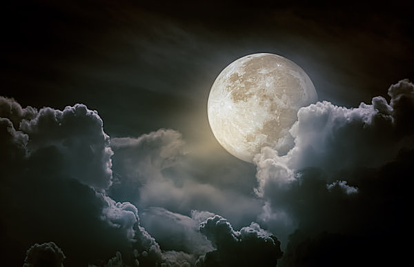 月が地球に一番近づき、更に満月になる今宵の月・スーパームーン