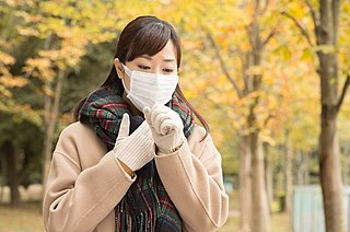 季節の変わり目に、鼻水、くしゃみが止まらないのは、寒暖差アレルギーのせいかも