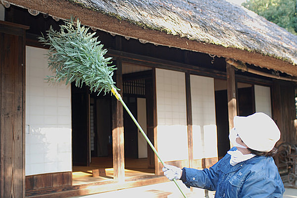 昔の民家では煤払いの習慣も