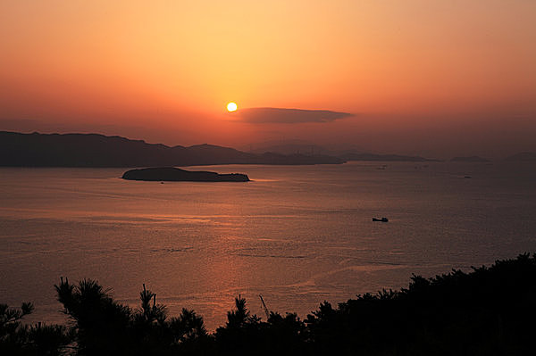 朝日も夕陽も美しい鷲羽山からの景色