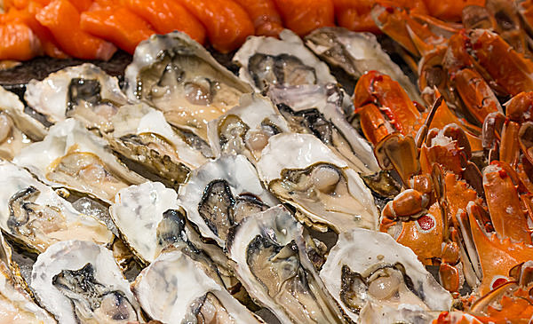 今が旬の牡蠣と蟹をバーベキューで楽しもう！（写真はイメージ）