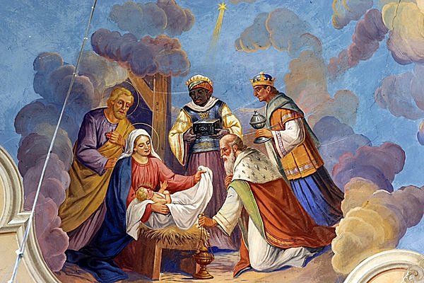 左から、ヨセフ、マリア、イエス、三博士（バルタザール、カスパール、メルキオール）