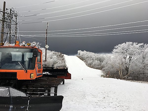 働く雪上車