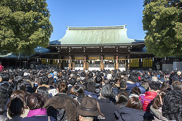 普段は静かな境内も、この日ばかりは大賑わい