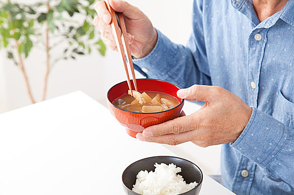 寒い朝こそ味噌汁を食べて、体を芯から温め、元気な一日を！